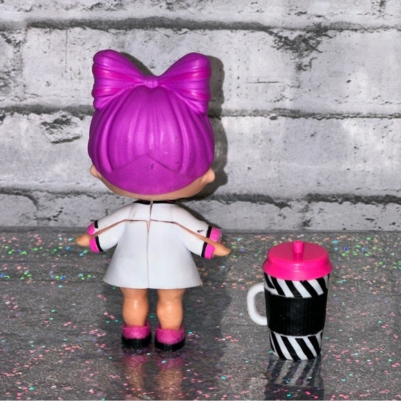 L.O.L. Surprise!  FRONT LINE HERO PHD BB Doll Bottle MGAE Cares Limited Edition - Picture 8 of 9